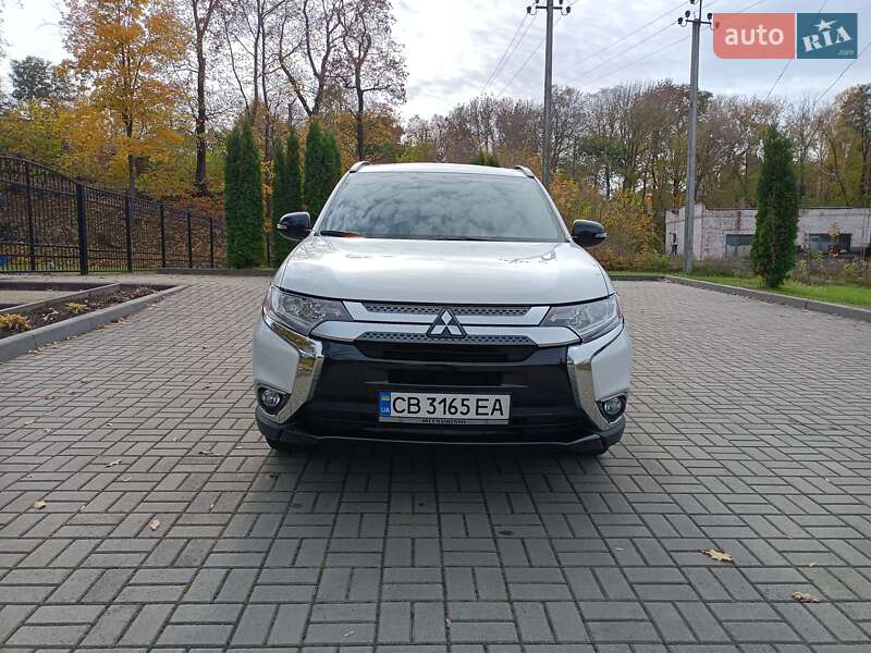 Позашляховик / Кросовер Mitsubishi Outlander 2018 в Чернігові