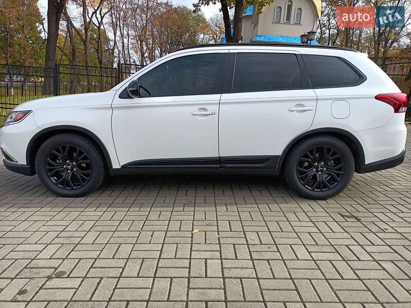 Позашляховик / Кросовер Mitsubishi Outlander 2018 в Чернігові