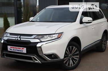 Внедорожник / Кроссовер Mitsubishi Outlander 2019 в Киеве