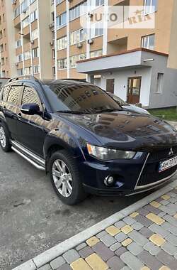 Внедорожник / Кроссовер Mitsubishi Outlander 2010 в Киеве