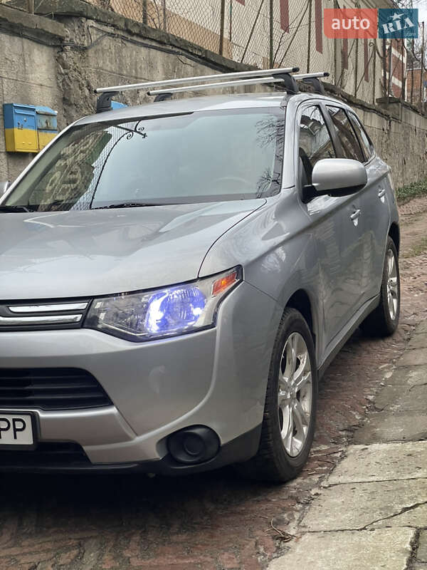 Внедорожник / Кроссовер Mitsubishi Outlander 2013 в Львове