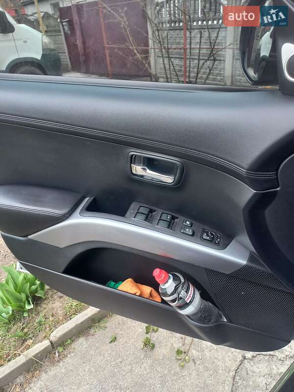 Внедорожник / Кроссовер Mitsubishi Outlander 2012 в Запорожье фото 21 Внедорожник / Кроссовер Mitsubishi Outlander 2012 в Запорожье