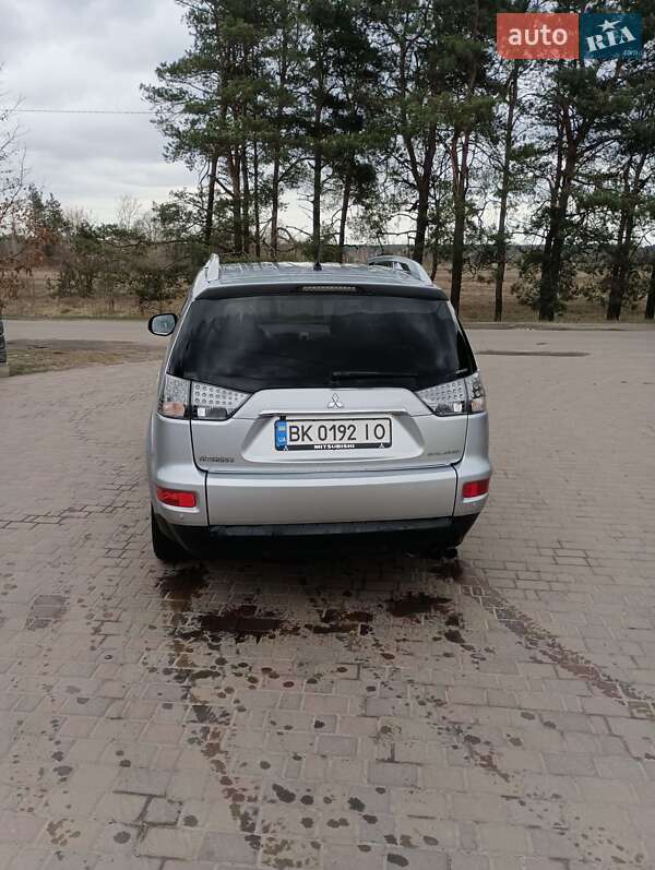 Внедорожник / Кроссовер Mitsubishi Outlander 2010 в Владимирце