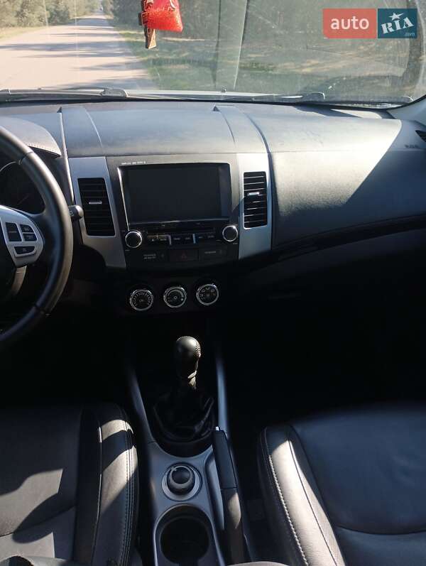Внедорожник / Кроссовер Mitsubishi Outlander 2010 в Владимирце