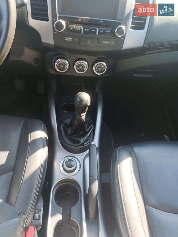 Внедорожник / Кроссовер Mitsubishi Outlander 2010 в Владимирце