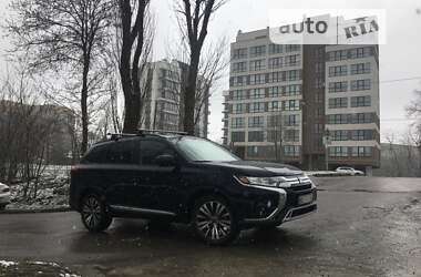 Позашляховик / Кросовер Mitsubishi Outlander 2018 в Львові