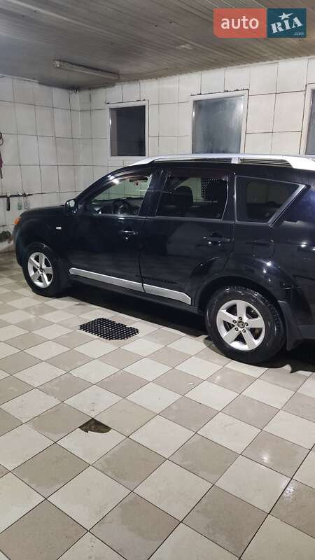 Позашляховик / Кросовер Mitsubishi Outlander 2008 в Києві