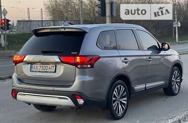 Позашляховик / Кросовер Mitsubishi Outlander 2019 в Харкові