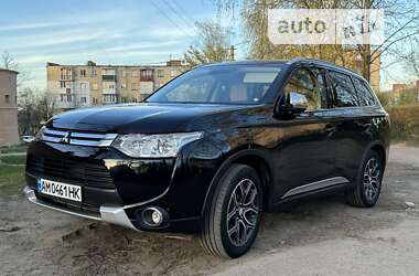 Внедорожник / Кроссовер Mitsubishi Outlander 2015 в Бердичеве