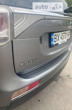 Внедорожник / Кроссовер Mitsubishi Outlander 2013 в Калиновке