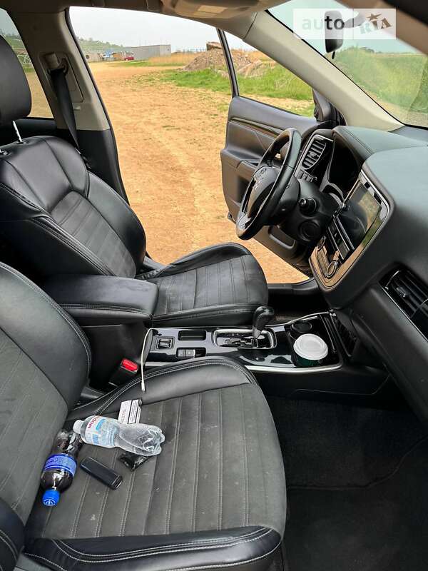 Внедорожник / Кроссовер Mitsubishi Outlander 2019 в Одессе