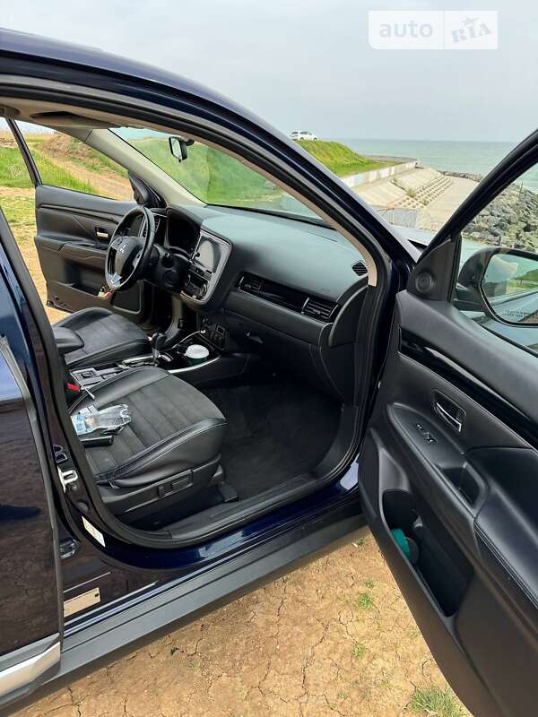 Внедорожник / Кроссовер Mitsubishi Outlander 2019 в Одессе