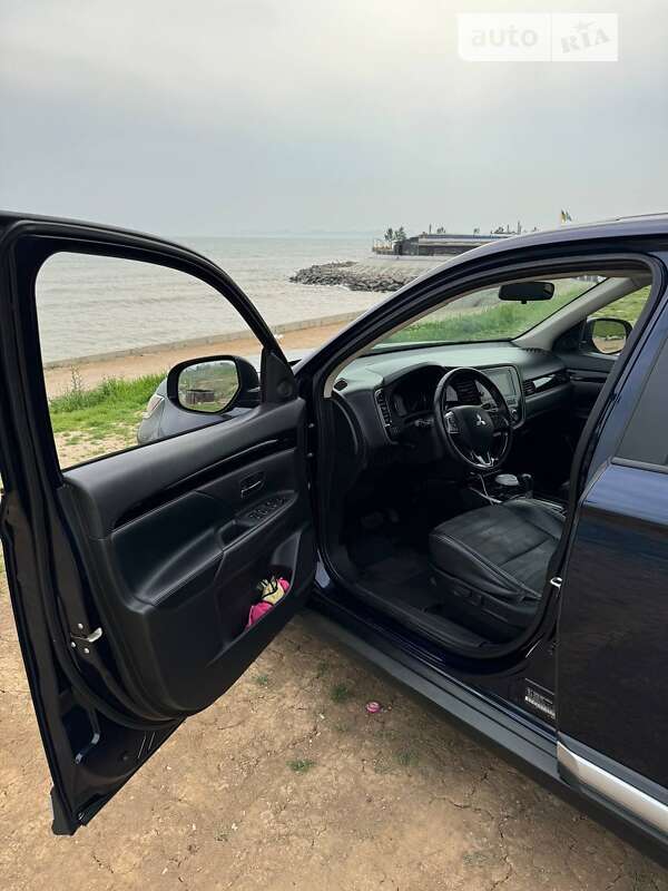 Внедорожник / Кроссовер Mitsubishi Outlander 2019 в Одессе