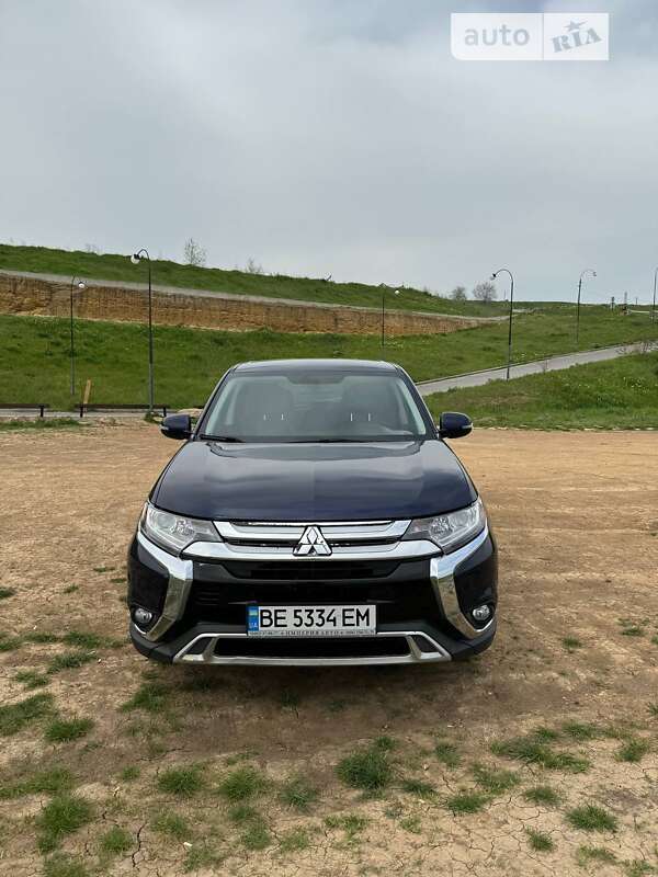 Внедорожник / Кроссовер Mitsubishi Outlander 2019 в Одессе