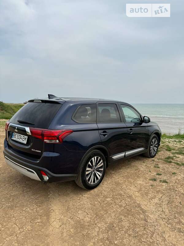 Внедорожник / Кроссовер Mitsubishi Outlander 2019 в Одессе