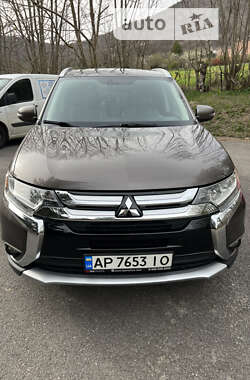 Внедорожник / Кроссовер Mitsubishi Outlander 2016 в Запорожье