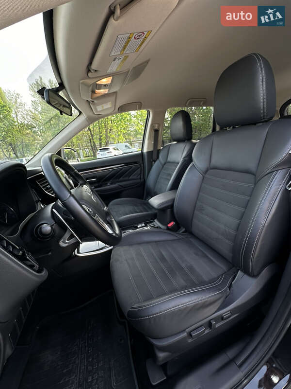 Внедорожник / Кроссовер Mitsubishi Outlander 2021 в Одессе