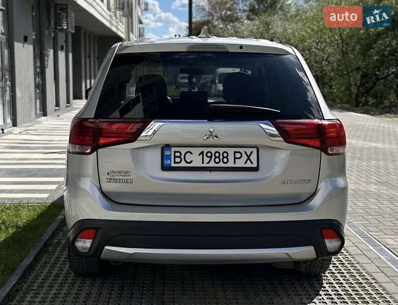 Позашляховик / Кросовер Mitsubishi Outlander 2018 в Львові
