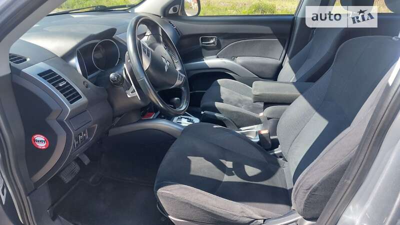 Позашляховик / Кросовер Mitsubishi Outlander 2009 в Іршаві