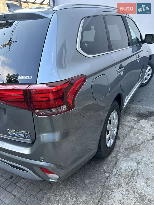 Внедорожник / Кроссовер Mitsubishi Outlander 2018 в Ивано-Франковске