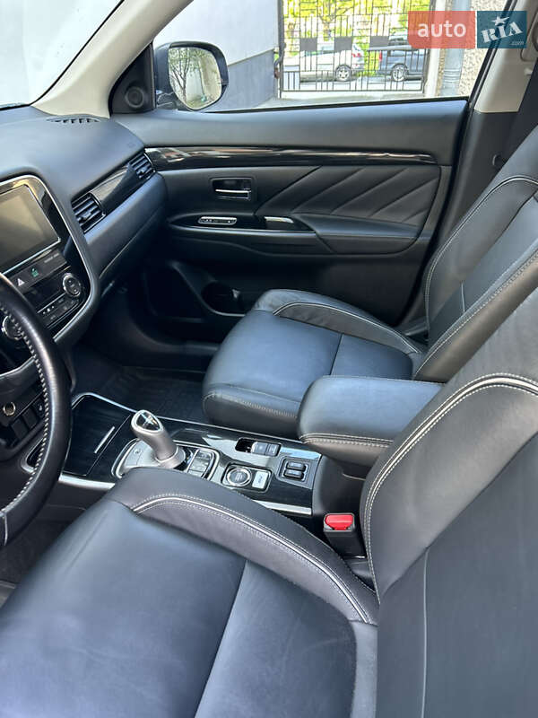Внедорожник / Кроссовер Mitsubishi Outlander 2018 в Ивано-Франковске