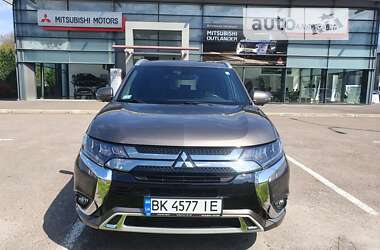 Внедорожник / Кроссовер Mitsubishi Outlander 2019 в Ровно