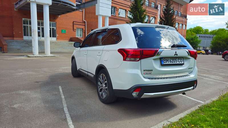 Внедорожник / Кроссовер Mitsubishi Outlander 2015 в Сумах