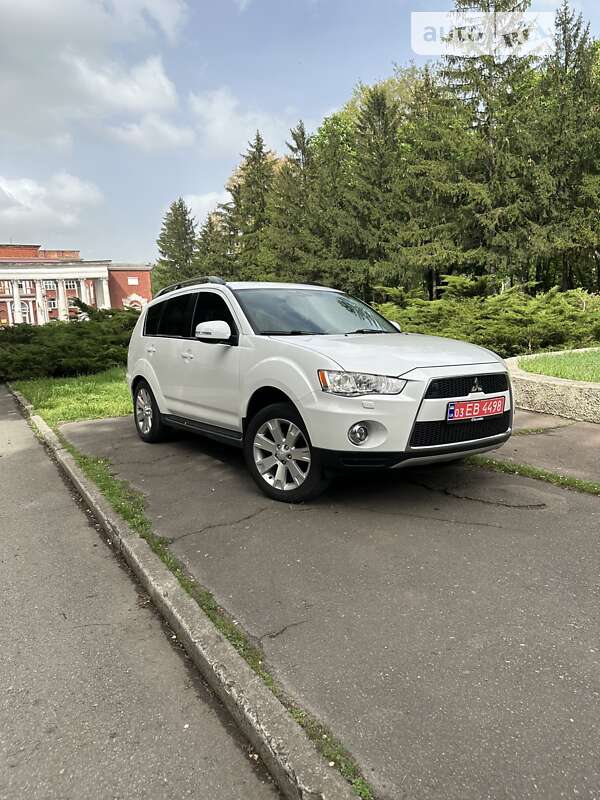 Внедорожник / Кроссовер Mitsubishi Outlander 2012 в Кривом Роге