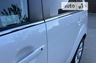 Внедорожник / Кроссовер Mitsubishi Outlander 2012 в Радивилове