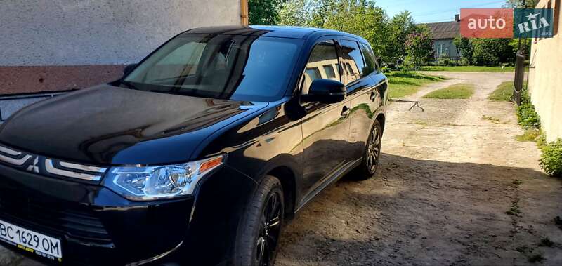 Внедорожник / Кроссовер Mitsubishi Outlander 2013 в Сокале