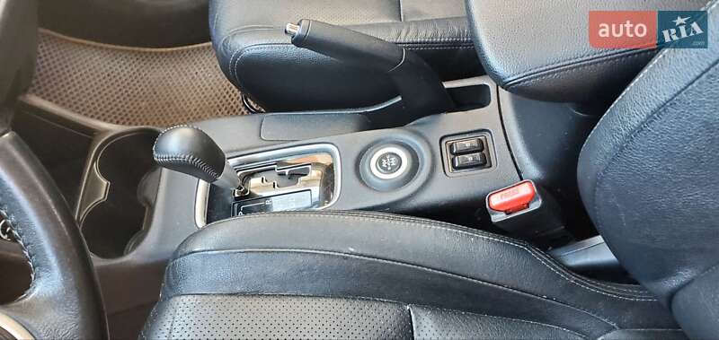 Внедорожник / Кроссовер Mitsubishi Outlander 2013 в Сокале