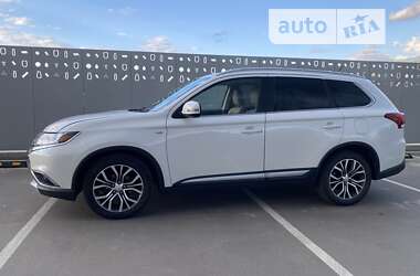 Позашляховик / Кросовер Mitsubishi Outlander 2015 в Києві