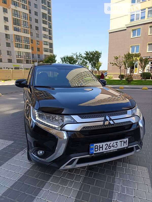 Внедорожник / Кроссовер Mitsubishi Outlander 2018 в Одессе