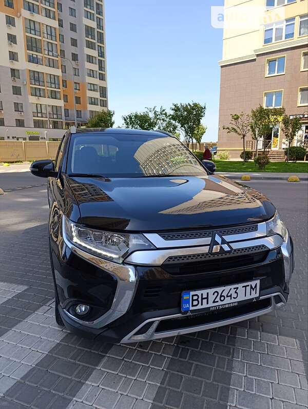 Позашляховик / Кросовер Mitsubishi Outlander 2018 в Одесі