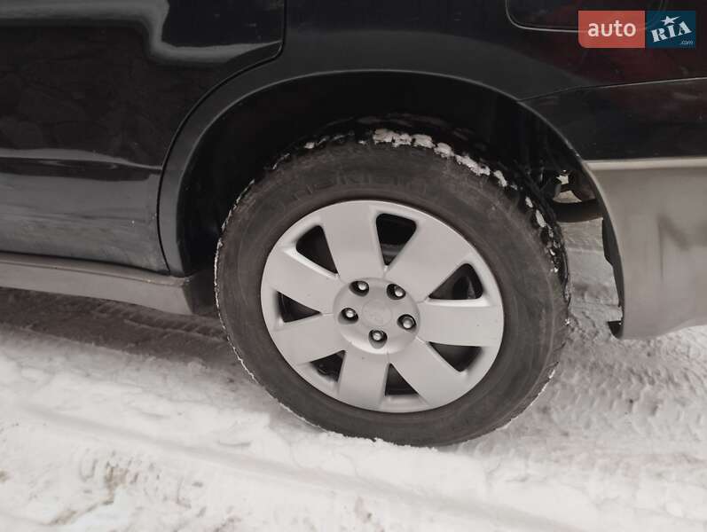 Позашляховик / Кросовер Mitsubishi Outlander 2003 в Києві