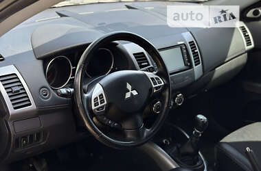 Внедорожник / Кроссовер Mitsubishi Outlander 2011 в Дубно