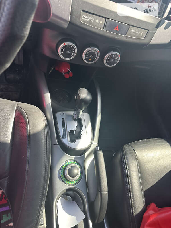 Позашляховик / Кросовер Mitsubishi Outlander 2008 в Звенигородці