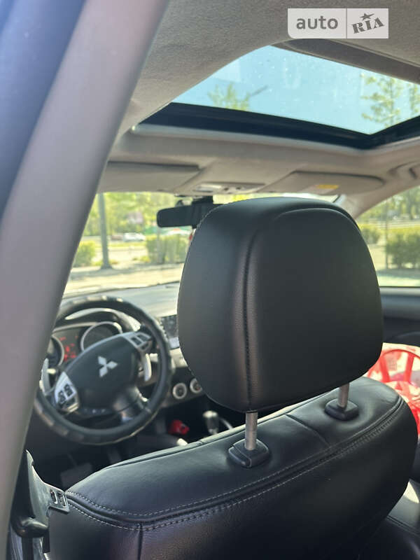 Позашляховик / Кросовер Mitsubishi Outlander 2008 в Звенигородці