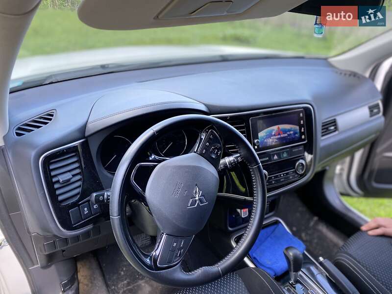 Позашляховик / Кросовер Mitsubishi Outlander 2017 в Чернігові
