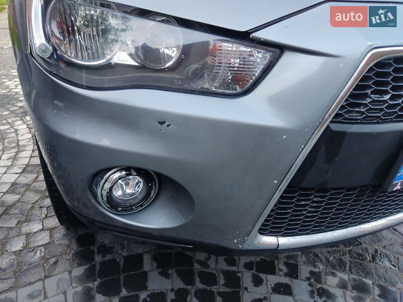 Позашляховик / Кросовер Mitsubishi Outlander 2012 в Рівному