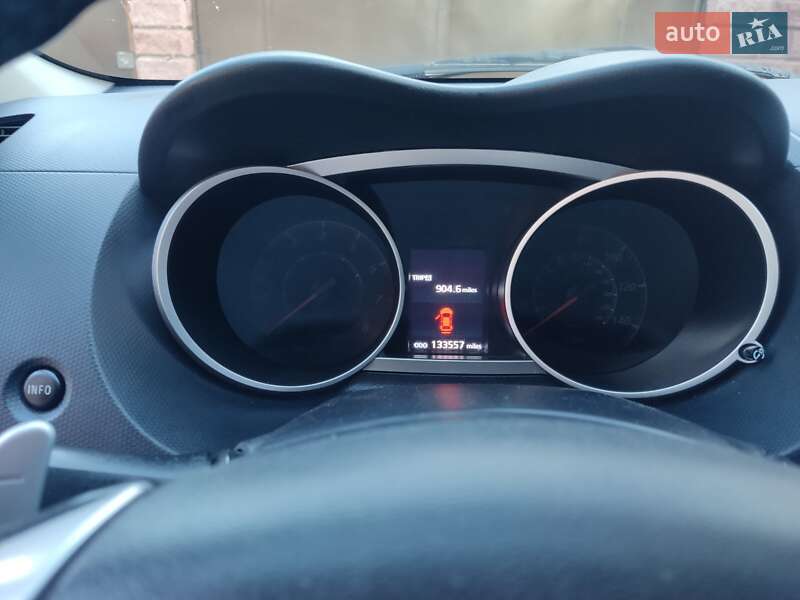 Позашляховик / Кросовер Mitsubishi Outlander 2012 в Рівному