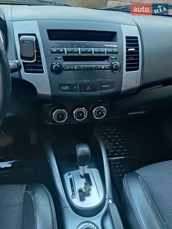 Позашляховик / Кросовер Mitsubishi Outlander 2012 в Рівному