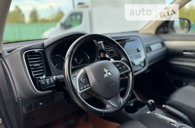Внедорожник / Кроссовер Mitsubishi Outlander 2013 в Дубно