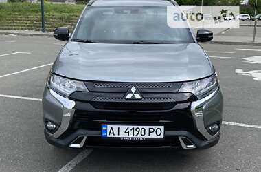 Позашляховик / Кросовер Mitsubishi Outlander 2020 в Києві