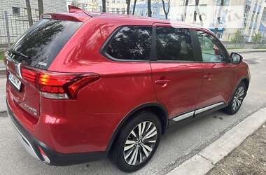 Позашляховик / Кросовер Mitsubishi Outlander 2019 в Києві