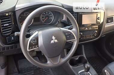 Позашляховик / Кросовер Mitsubishi Outlander 2013 в Вараші