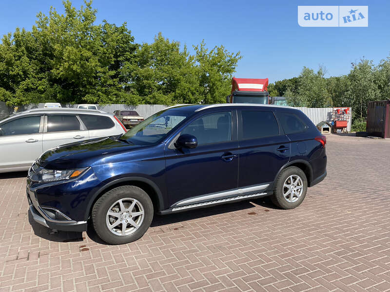 Внедорожник / Кроссовер Mitsubishi Outlander 2016 в Ровно фото 4 Внедорожник / Кроссовер Mitsubishi Outlander 2016 в Ровно
