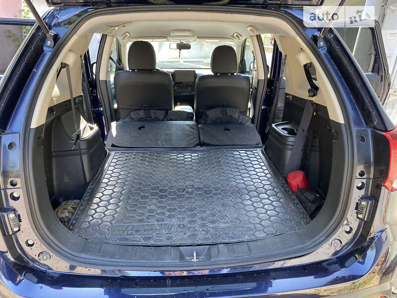 Внедорожник / Кроссовер Mitsubishi Outlander 2016 в Ровно фото 15 Внедорожник / Кроссовер Mitsubishi Outlander 2016 в Ровно