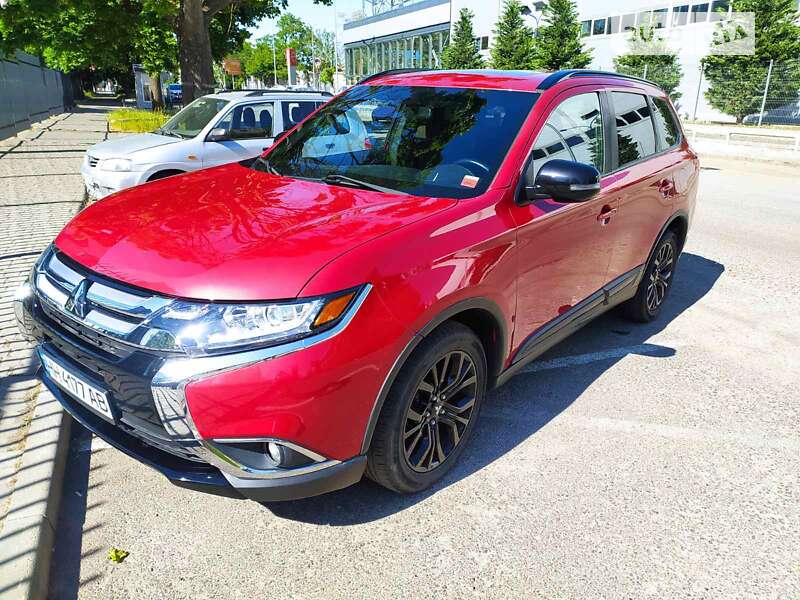 Внедорожник / Кроссовер Mitsubishi Outlander 2017 в Одессе