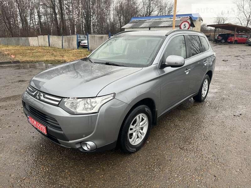 Внедорожник / Кроссовер Mitsubishi Outlander 2012 в Калуше